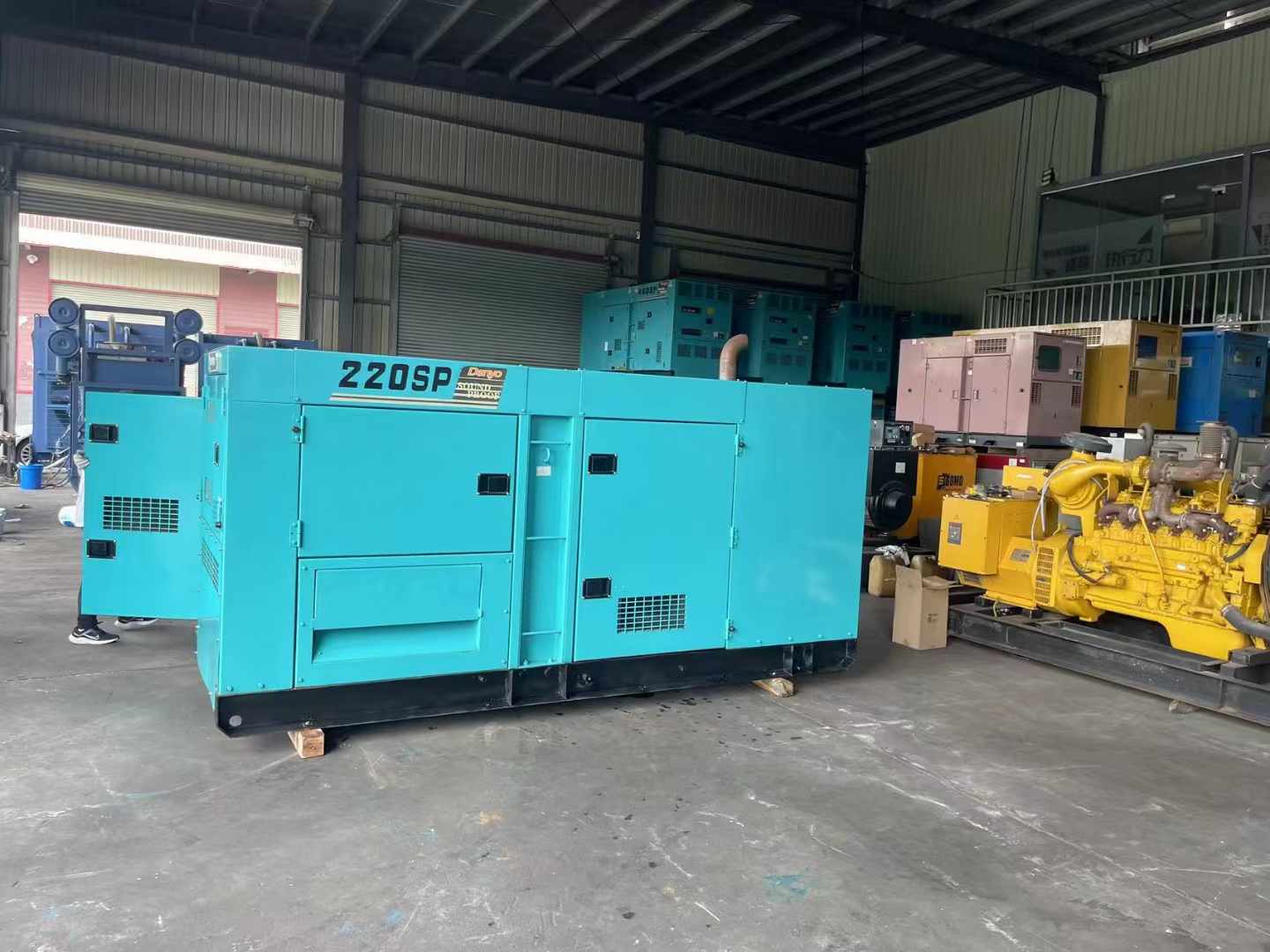绥滨800kW 柴油发电机的输出电流波动范围是多少？