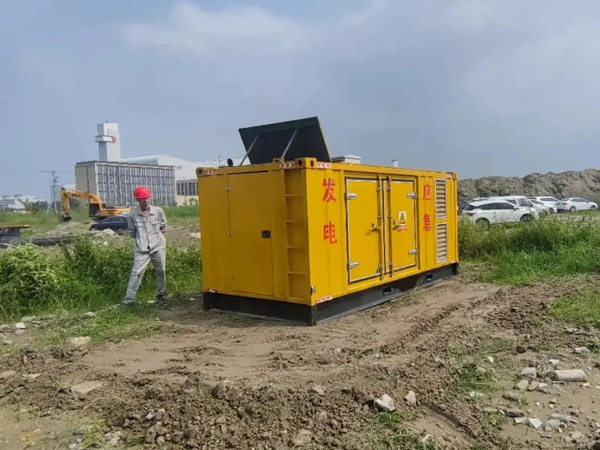 绥滨200KW柴油发电机机组每小时的油耗量受哪些因素影响？