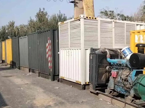 绥滨200KW柴油发电机机组每小时油耗是多少？