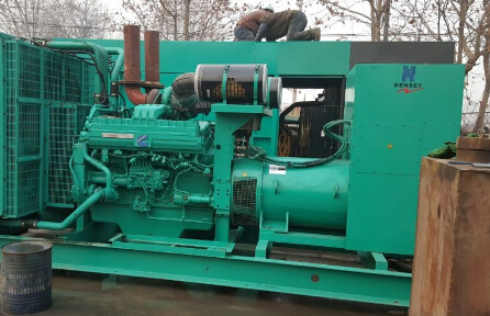 绥滨发电机组如何判断水冷式机油散热器内部是否需要清洗？